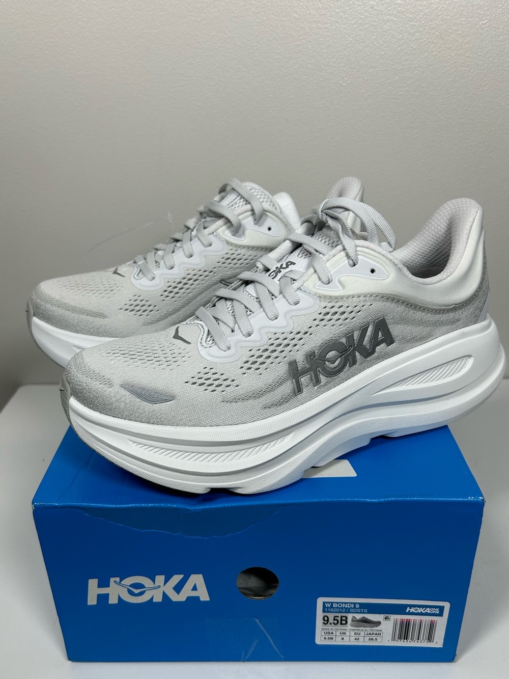 HOKA Bondi 9, Women's Sneaker, Stardust Silver NWT